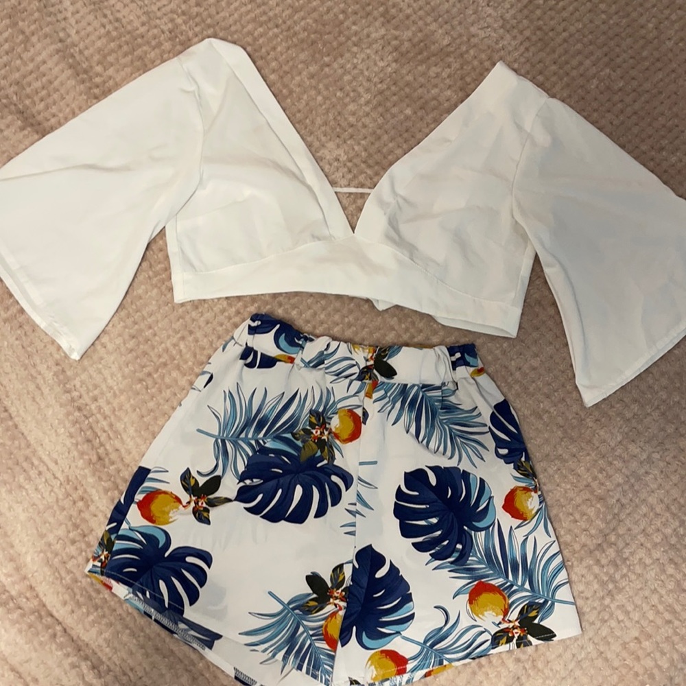 Short set - Picture 1 of 2